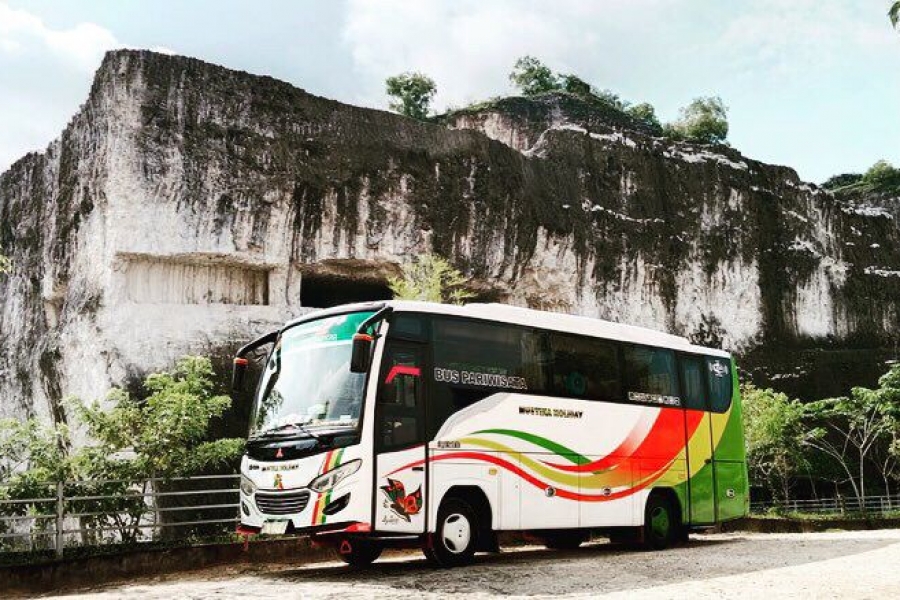 Sewa Bus Medium Jakarta Idaman Keluarga