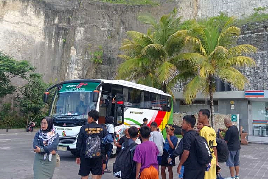 Yeay! Sewa Medium Bus Wisata ke Denpasar Bali
