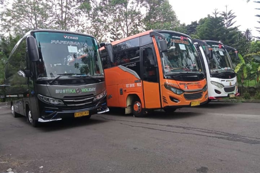 3 Armada Sewa Bus Pariwisata Mustika Holiday