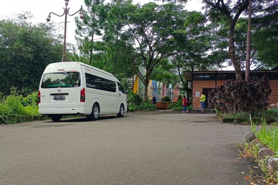 Hiace bersama Bengawan Solo Cafe 