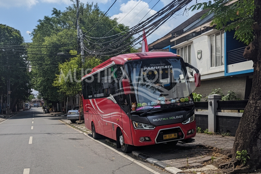 Kunjungan Kerja Lancar, Mobilitas Efisien: Sewa Medium Bus 31-33 Seat Mustika Holiday untuk Dinas Pemerintahan