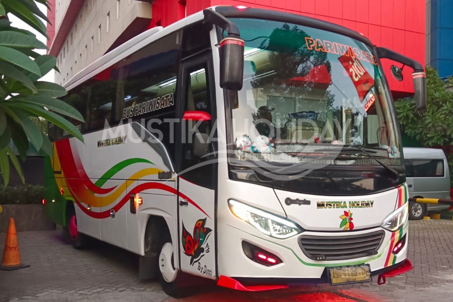 Lincah di Tengah Kota, Nyaman Maksimal: Sewa Medium Bus 31-33 Seat Mustika Holiday Jakarta-Bekasi