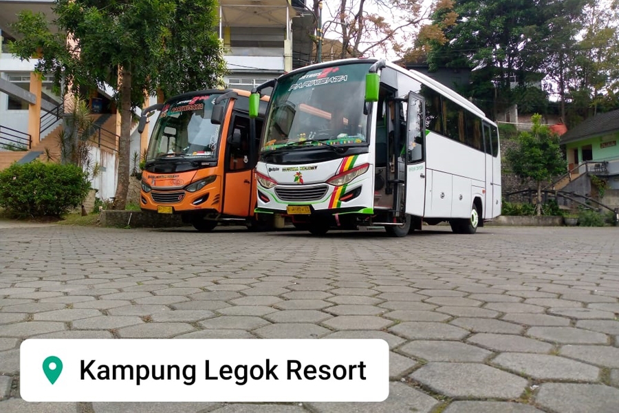 Medium Bus ke Kampoeng Legok Bandung
