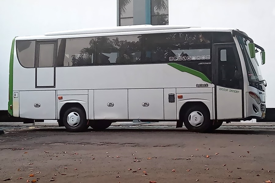 Medium Bus Mustika Holiday Disewa oleh PT PAM Jaya