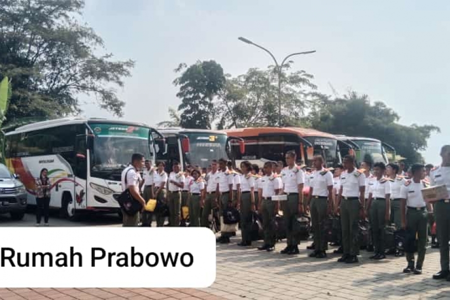Mengikuti Penyuluhan Pertahanan dan Keamanan Negara di Rumah Prabowo dengan Medium Bus