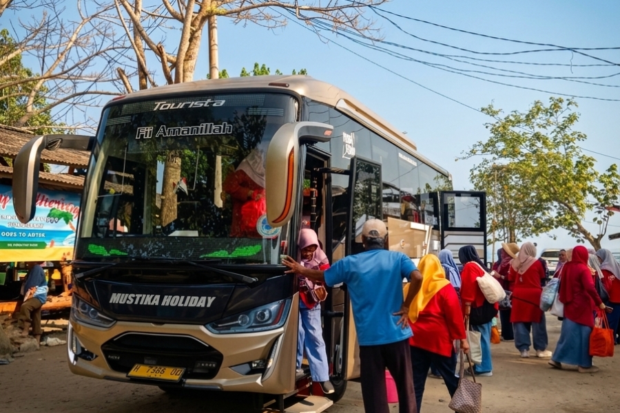 Pantai Day-Trip Anti-Ribet: Sewa Medium Bus Mustika Holiday ke Pantai Pasir Putih Anyer