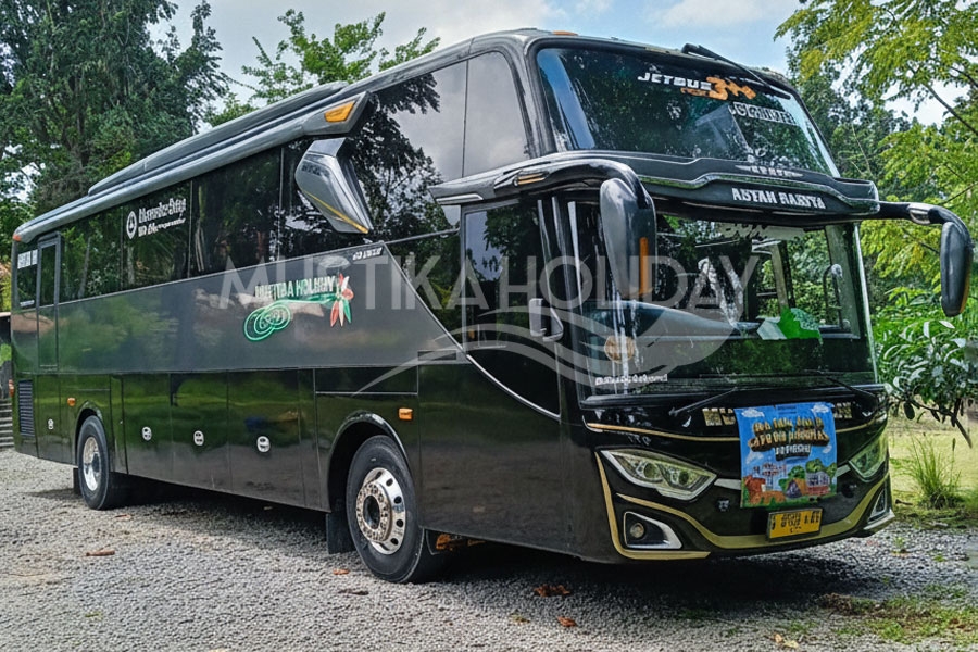 Perjalanan Khidmat ke Cisarua Bogor: Kenyamanan Big Bus Mustika Holiday untuk Wisata Religi Rombongan Besar