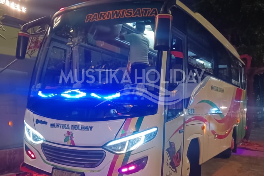 Sambung Rasa Lintas Jawa: Sewa Medium Bus 31-33 Seat Mustika Holiday untuk Silaturahmi Jakarta-Surabaya