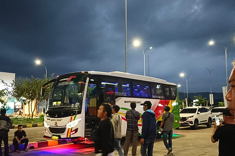 Sewa Bus Medium dari Batam ke Purwodadi Jawa Tengah