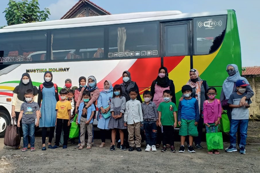 Sewa Medium Bus - Cisarua