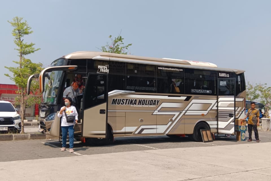 Sewa Medium Bus Pariwisata Mustika Holiday Jakarta Pemalang