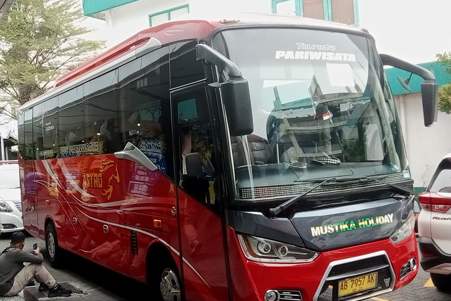 Sewa Medium Bus Tujuan Bandara Udara Internasional Soekarno Hatta