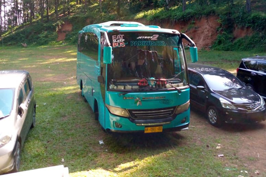 Tosca: Sewa Bus Medium Jakarta - Sentul 